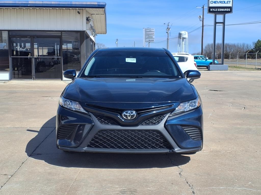 2020 Toyota Camry SE photo 2