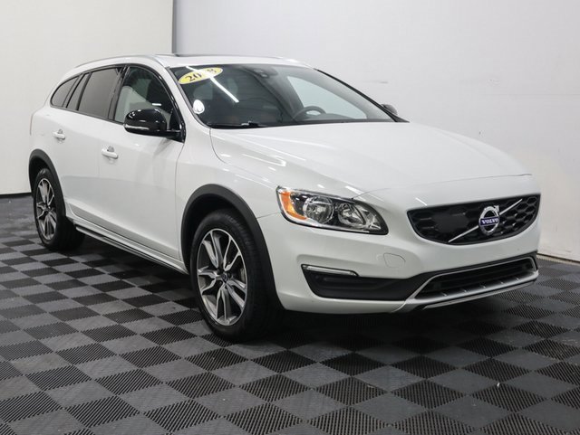 Used 2018 Volvo V60 Base with VIN YV440MWK8J2059737 for sale in Bay City, MI