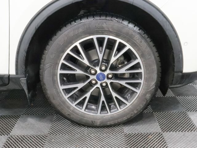 2021 Ford Escape Titanium Plug-In Hybrid photo 3