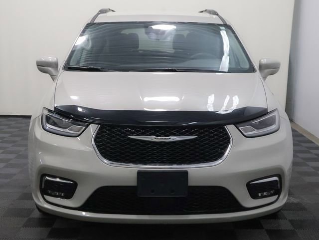 2021 Chrysler Pacifica Touring photo 3