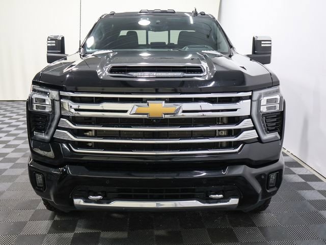 2024 Chevrolet Silverado High Country photo 3