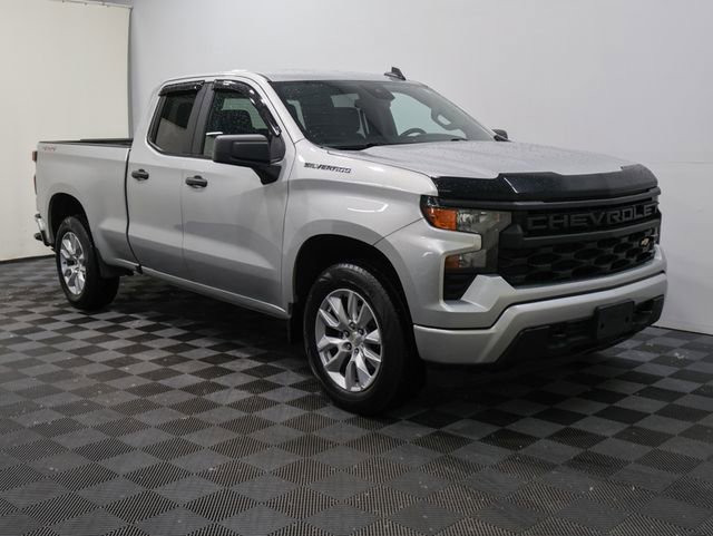Used 2022 Chevrolet Silverado 1500 Custom with VIN 1GCRDBEKXNZ572696 for sale in Bay City, MI