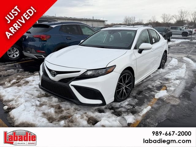 2021 Toyota Camry SE's photo