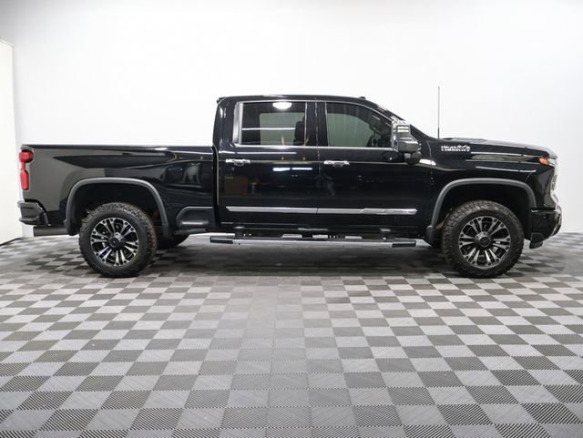 2024 Chevrolet Silverado High Country photo 4