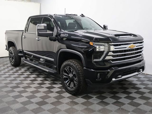 2024 Chevrolet Silverado High Country photo 2