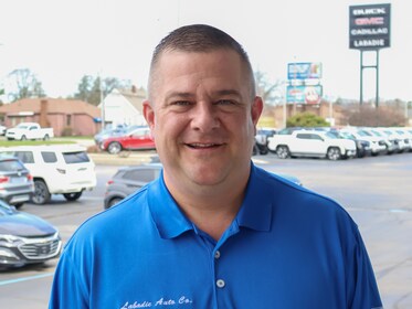 Staff member Jason Dabrowski from ID_373fb06bd5f9