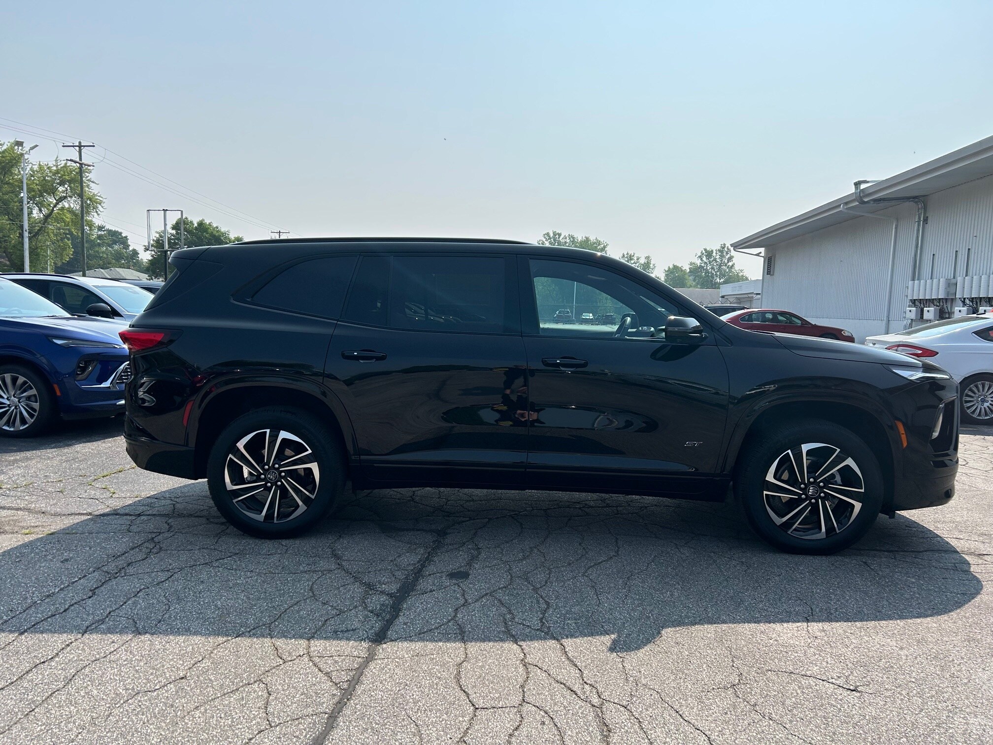 2025 Buick Enclave Sport Touring photo 3