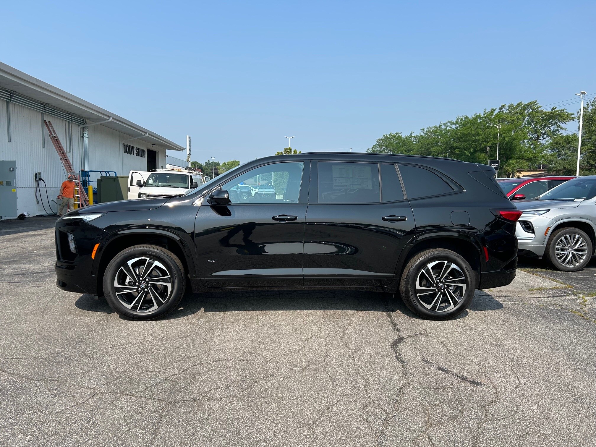 2025 Buick Enclave Sport Touring photo 4