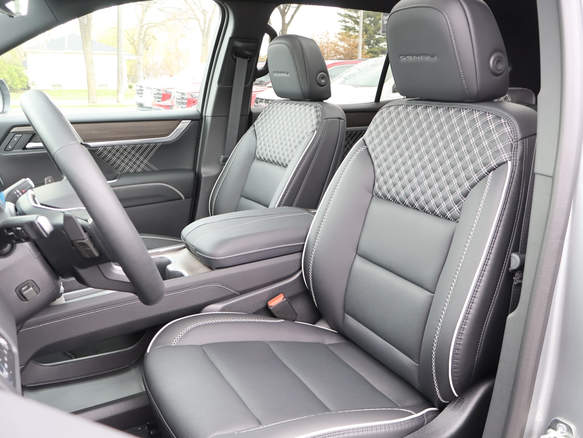 2026 GMC Acadia Denali - Photo 6
