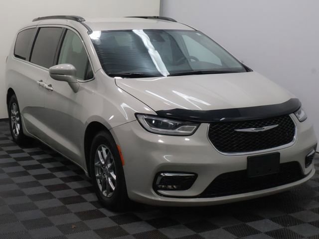 2021 Chrysler Pacifica Touring photo 2