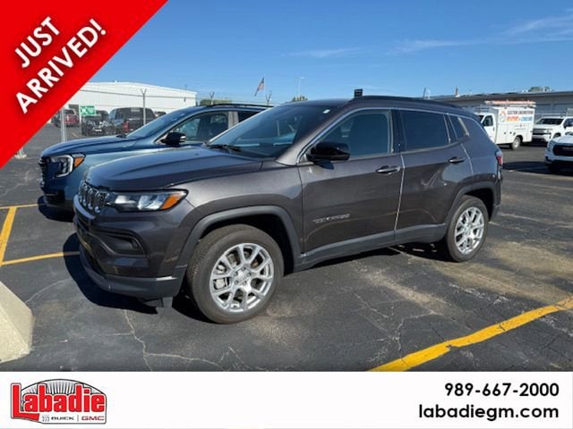 2023 Jeep Compass Latitude Lux 4X4's photo