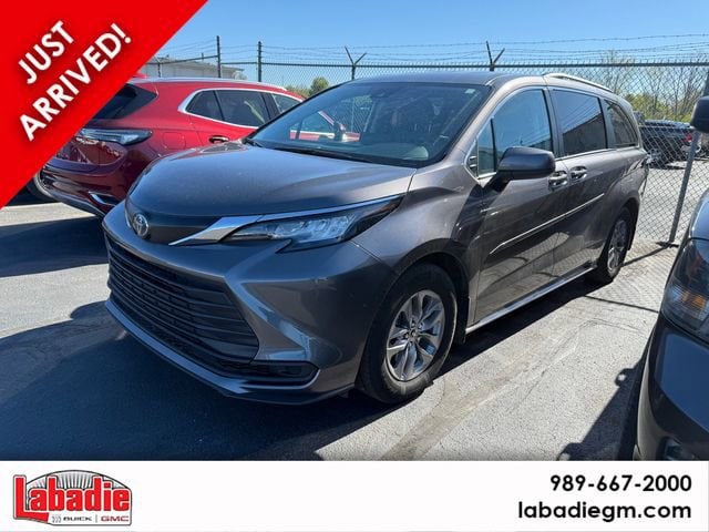 2023 Toyota Sienna LE 8-Passenger Hybrid FWD's photo