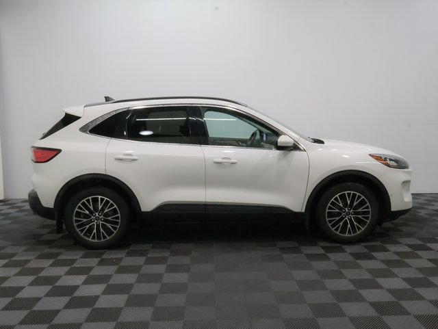 2021 Ford Escape Titanium Plug-In Hybrid photo 2