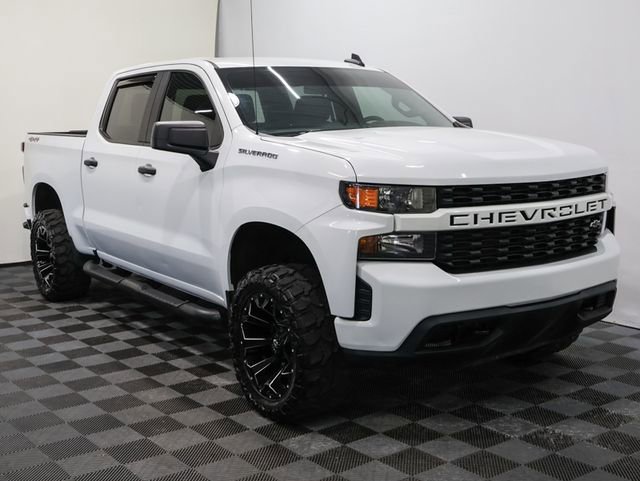 Used 2021 Chevrolet Silverado 1500 Custom with VIN 1GCUYBEF7MZ225097 for sale in Bay City, MI
