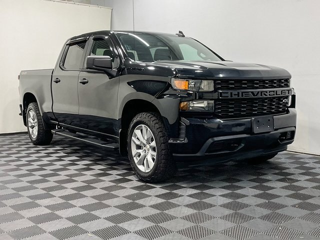 Used 2021 Chevrolet Silverado 1500 Custom with VIN 1GCUYBEF5MZ396978 for sale in Bay City, MI