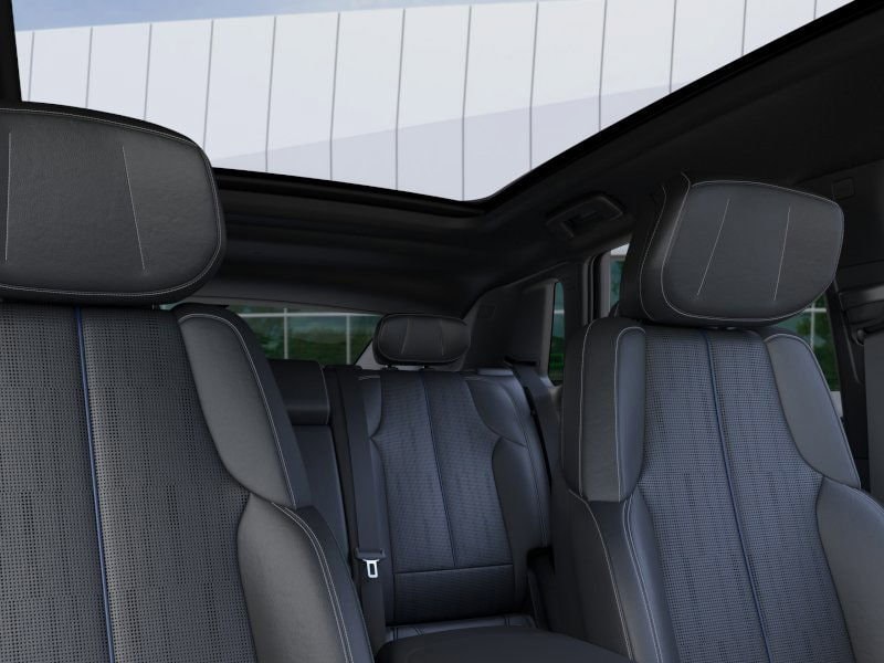2025 Cadillac LYRIQ Luxury 1 - Photo 24