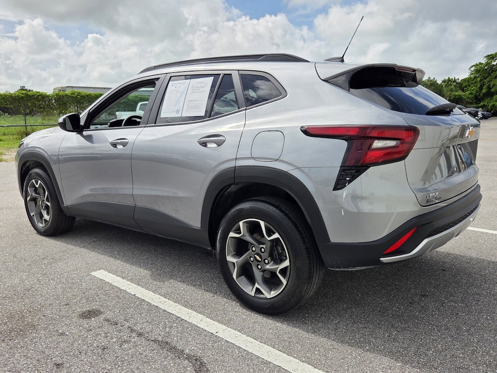 Used 2025 Chevrolet Trax LT FWD LT