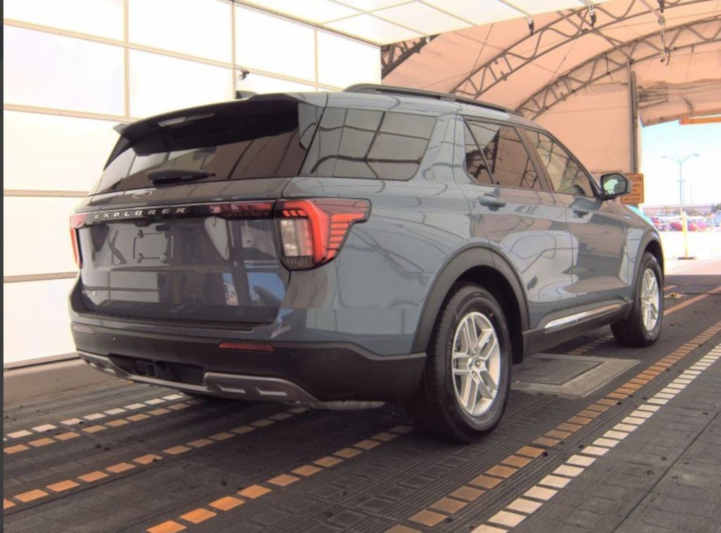 Used 2025 Ford Explorer Active Active RWD