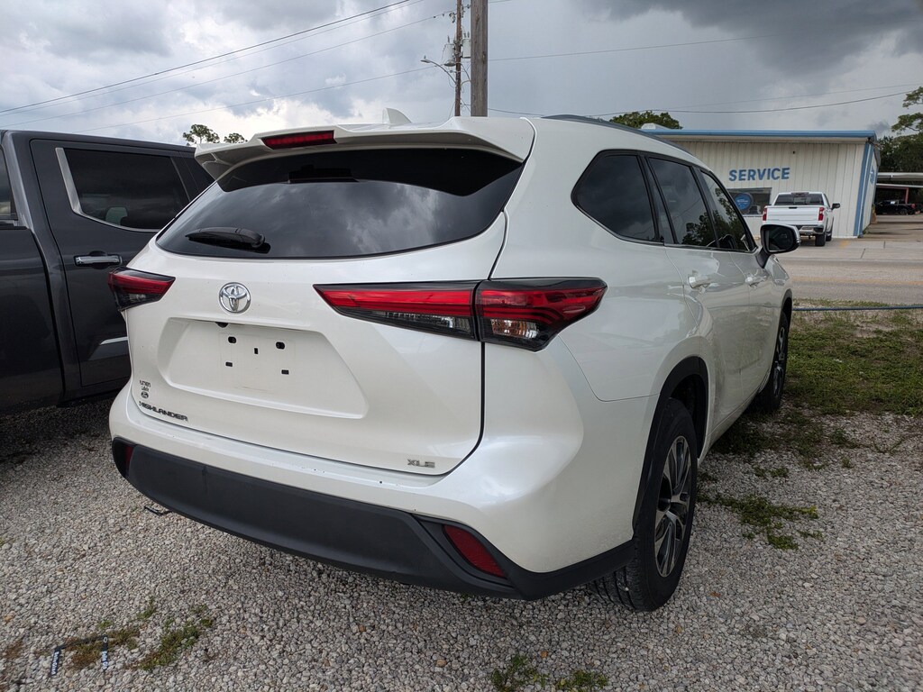 Used 2021 Toyota Highlander XLE XLE FWD