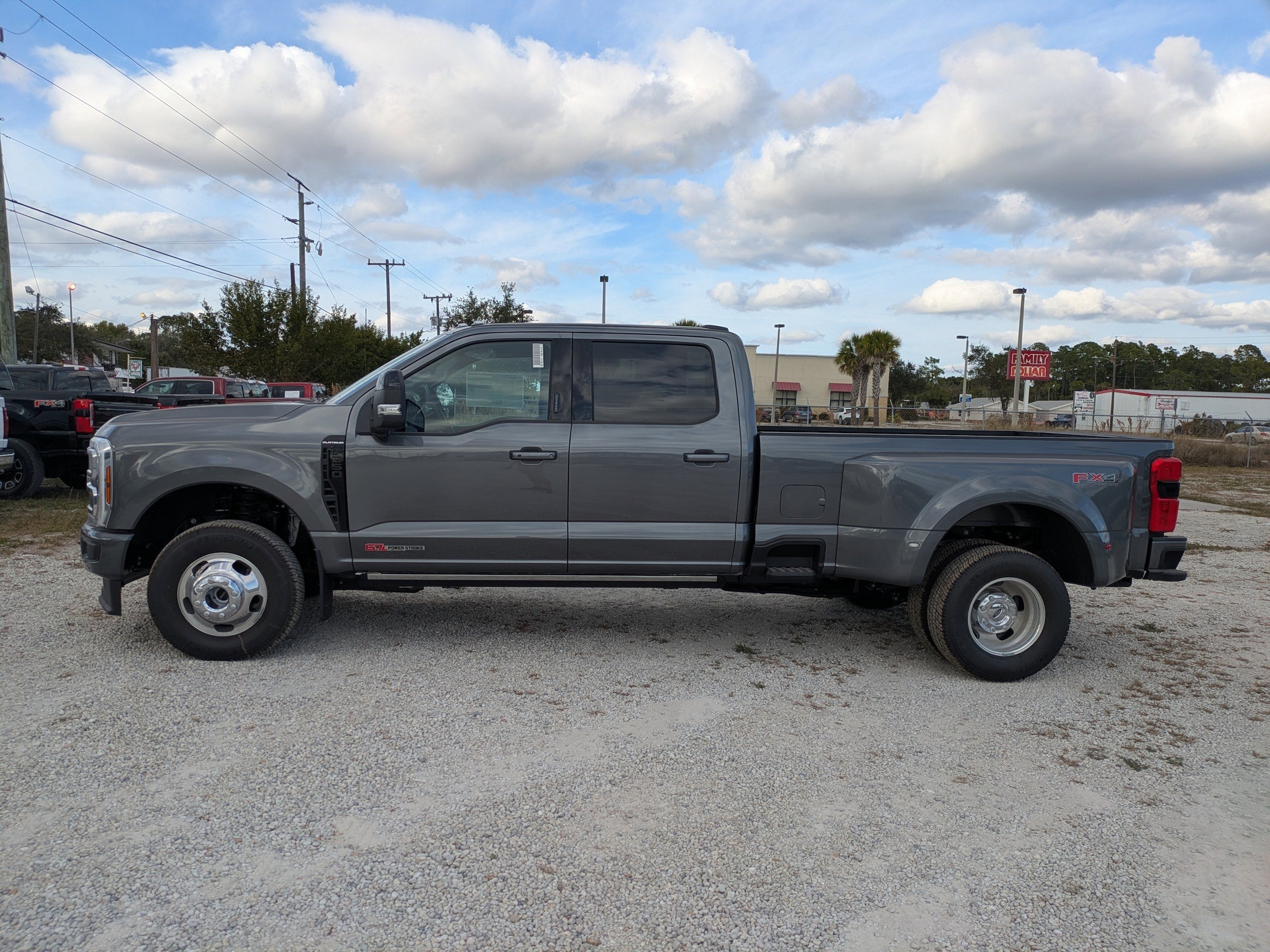 2026 Ford F-350 Super Duty Platinum - Photo 7