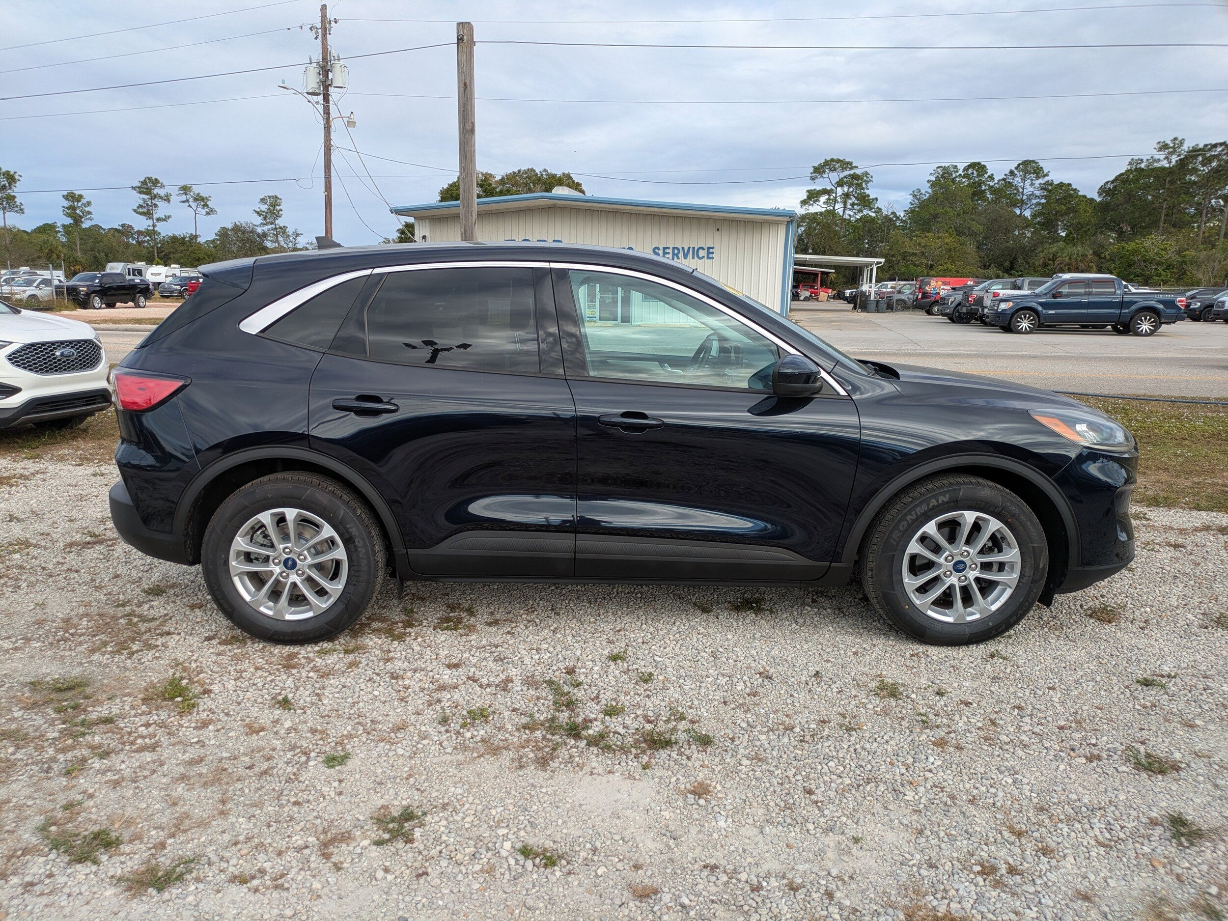 2021 Ford Escape SE photo 3