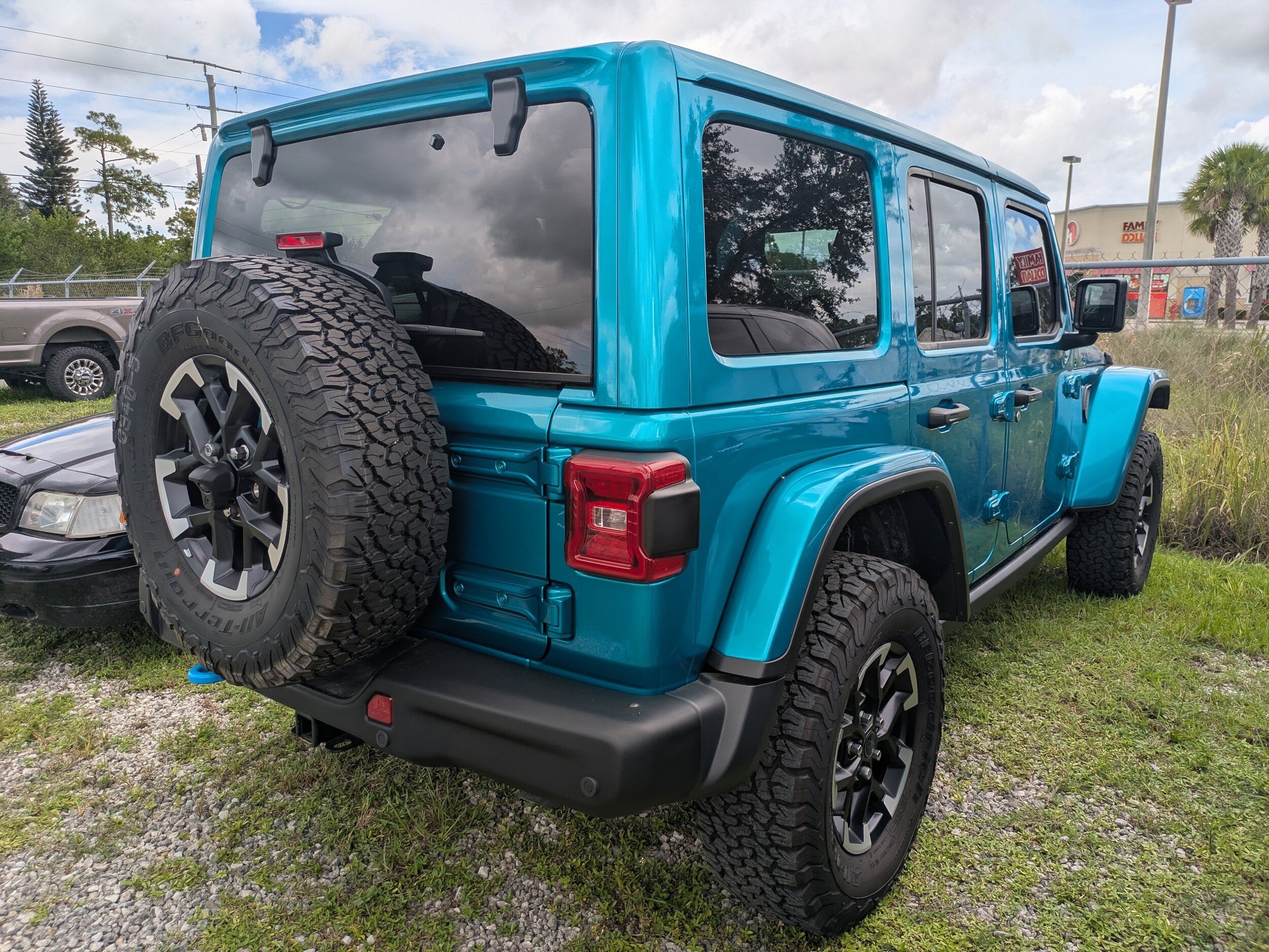 2024 Jeep Wrangler 4xe Rubicon X photo 2