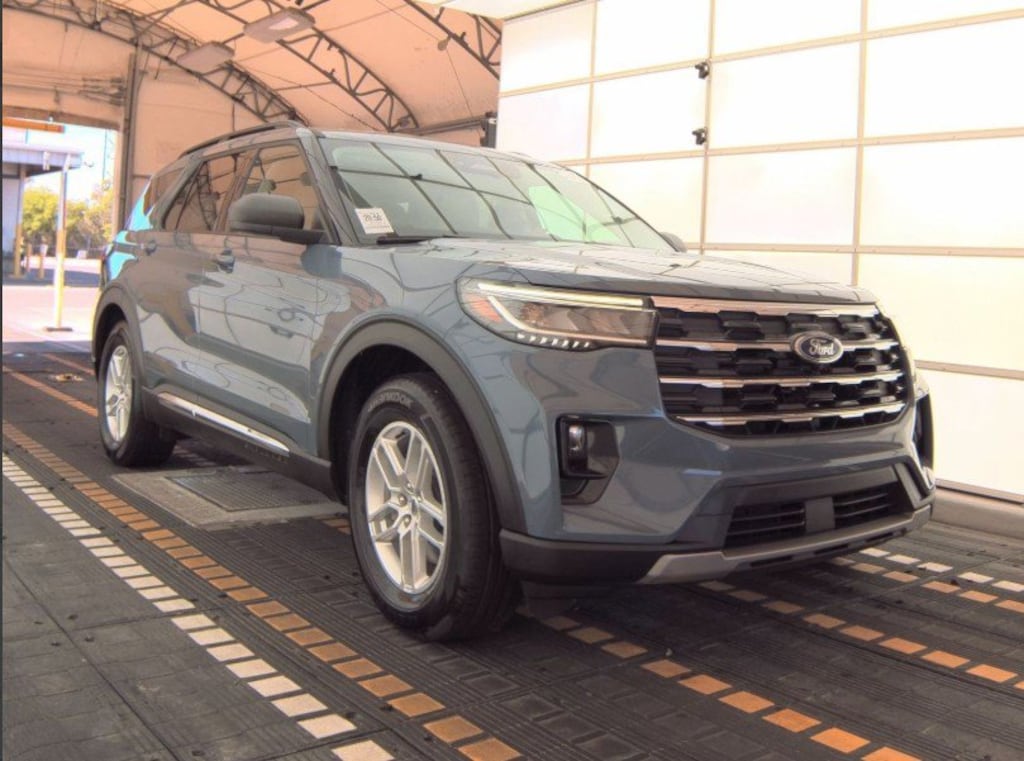 Used 2025 Ford Explorer Active Active RWD