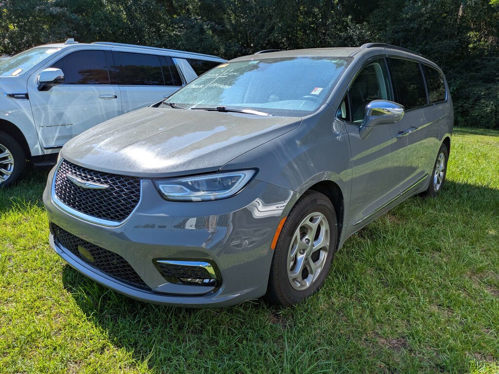 Used 2022 Chrysler Pacifica Limited Limited FWD