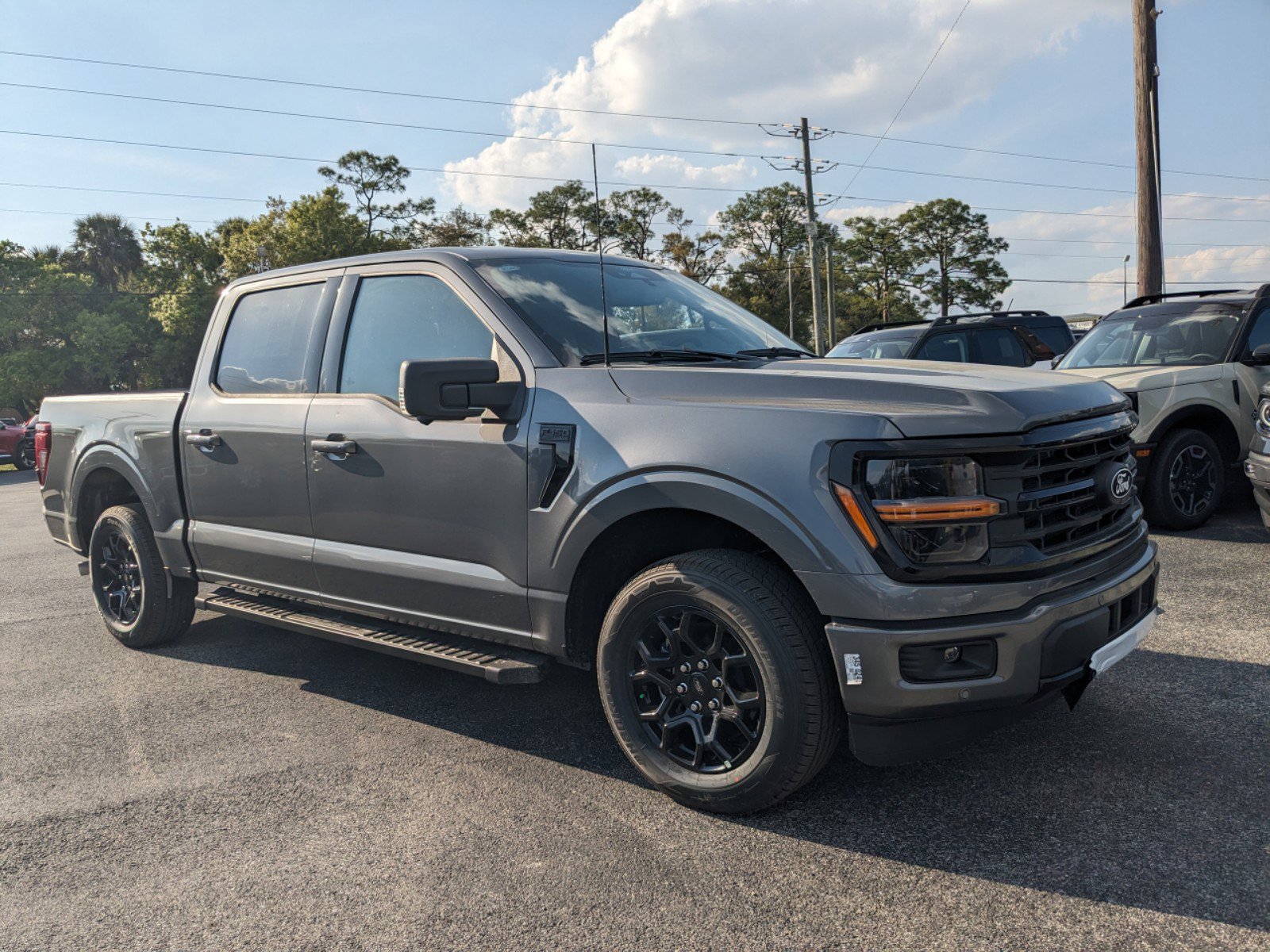 2025 Ford F-150 XLT photo 2