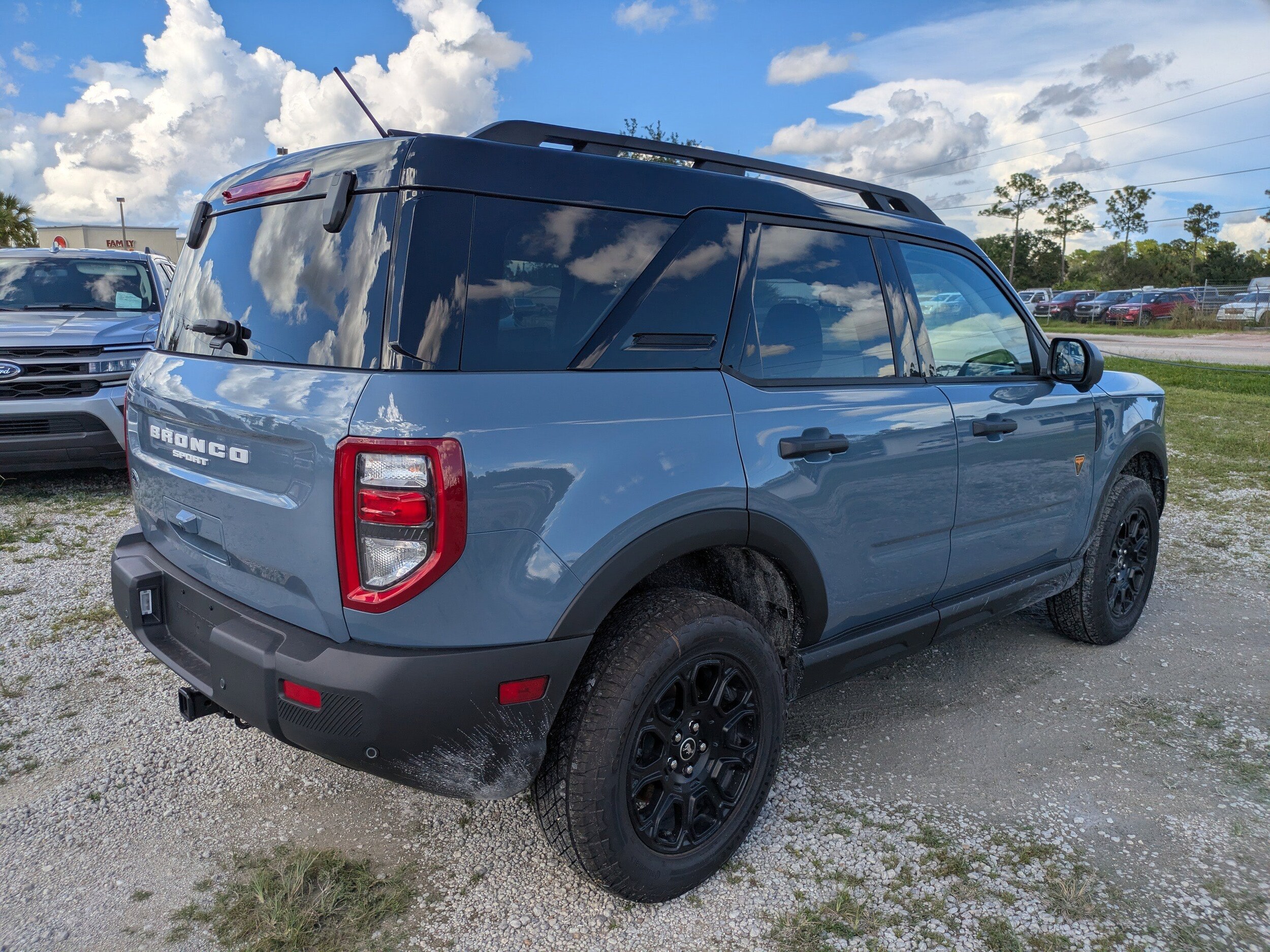 2025 Ford Bronco Badlands photo 2