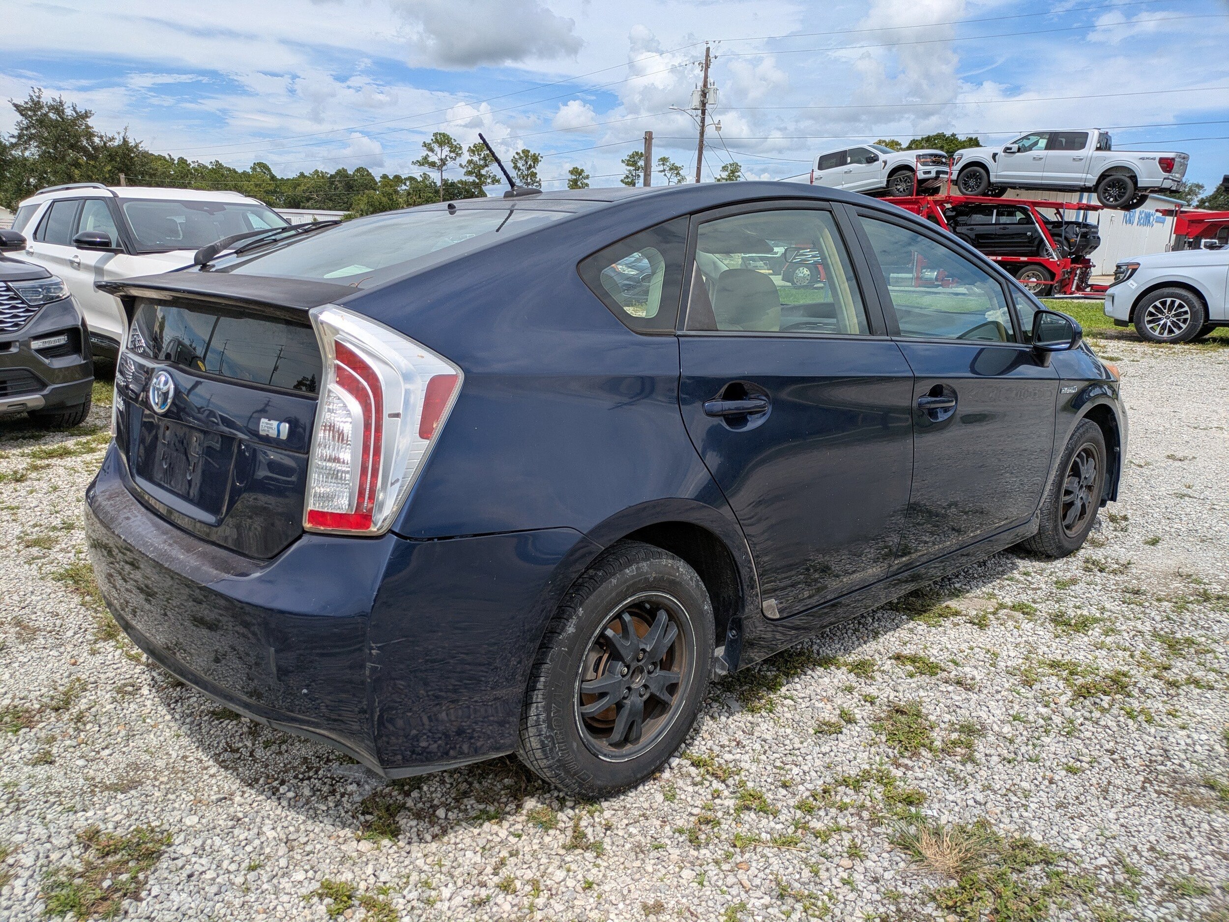 2013 Toyota Prius Three photo 3