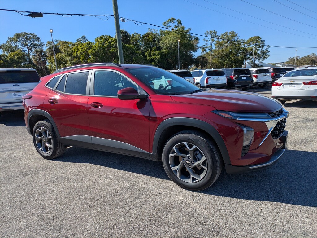 Used 2025 Chevrolet Trax LT FWD LT