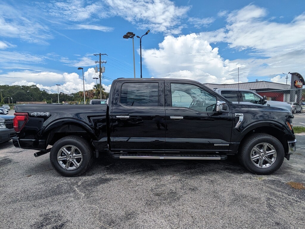 New 2025 Ford F-150 XLT XLT 4WD SuperCrew 5.5 Box