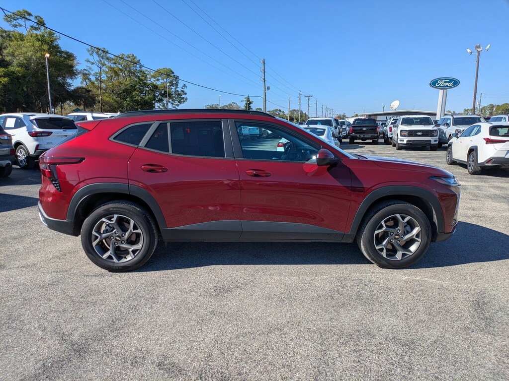 Used 2025 Chevrolet Trax LT FWD LT