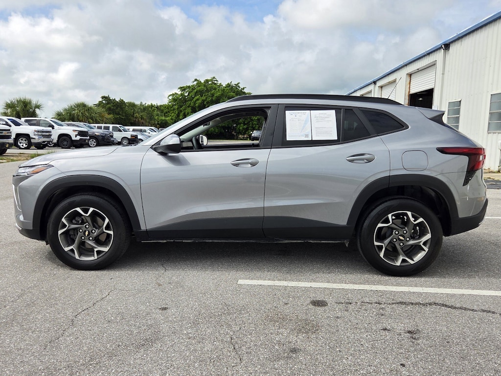 Used 2025 Chevrolet Trax LT FWD LT