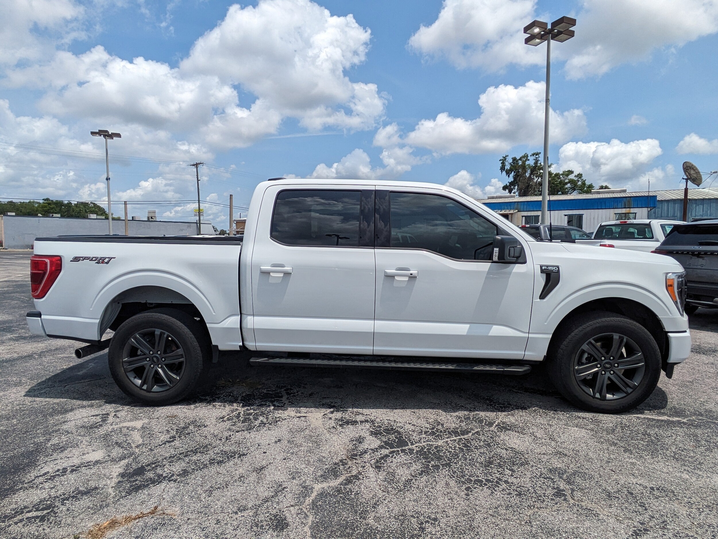 2023 Ford F-150 XLT photo 3