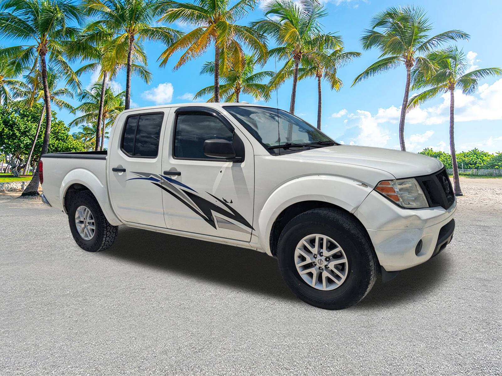 2016 Nissan Frontier Crew Cab SV photo 2