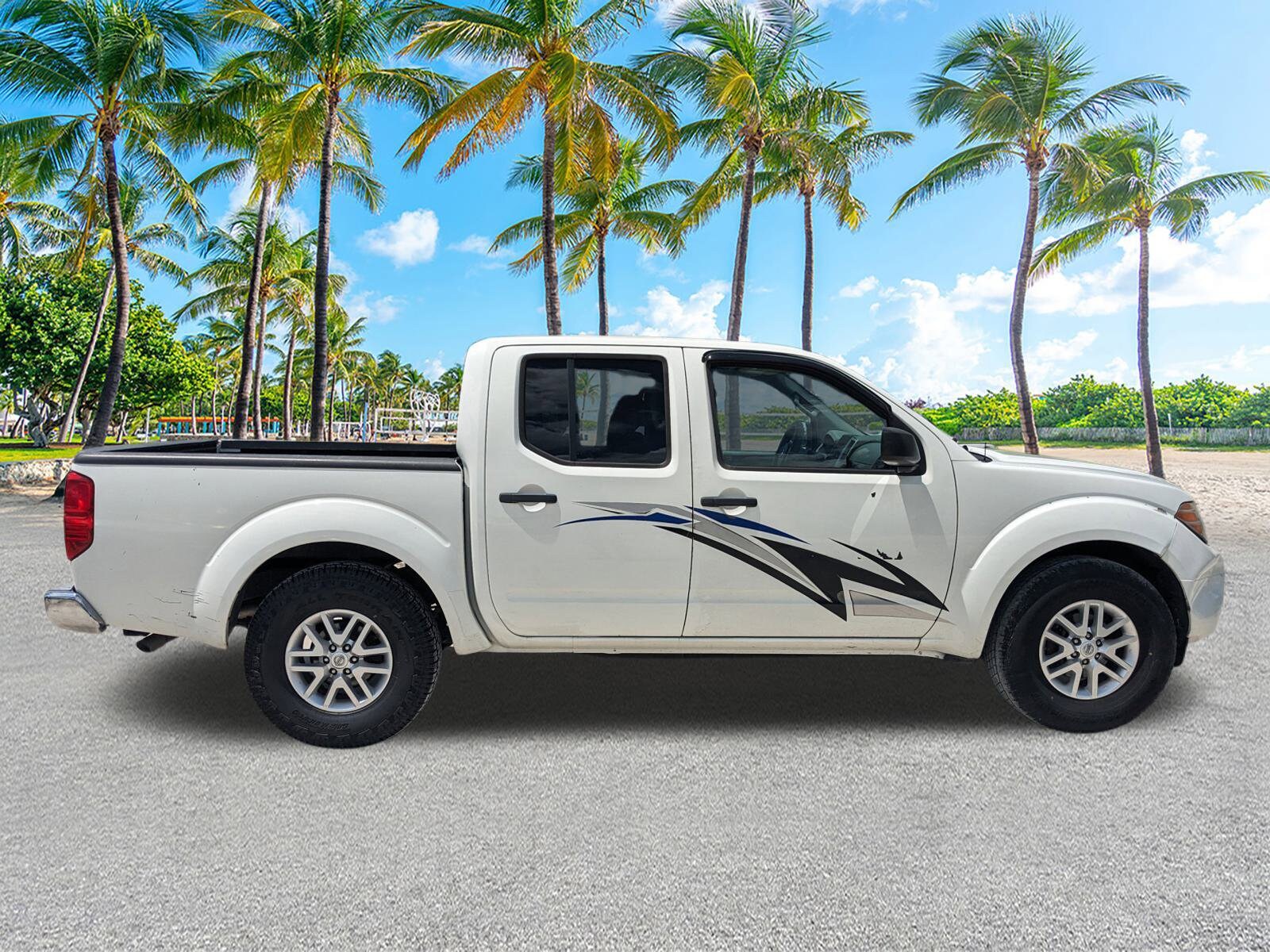 2016 Nissan Frontier Crew Cab SV photo 3