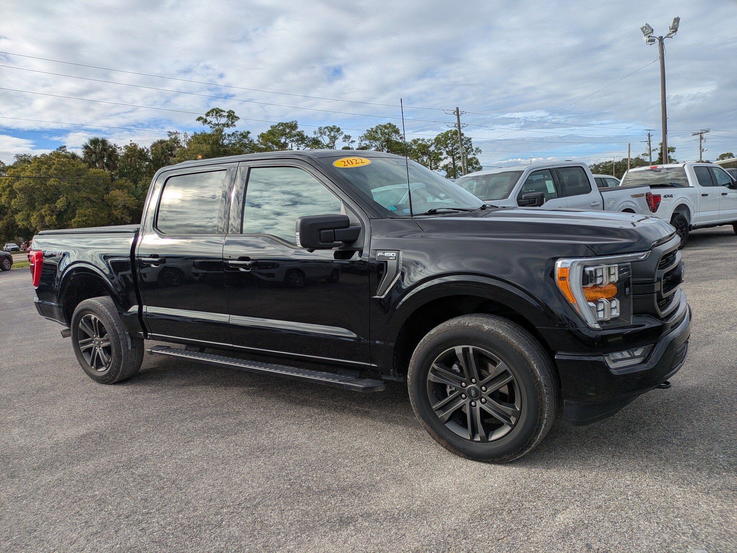 2022 Ford F-150 XLT photo 2