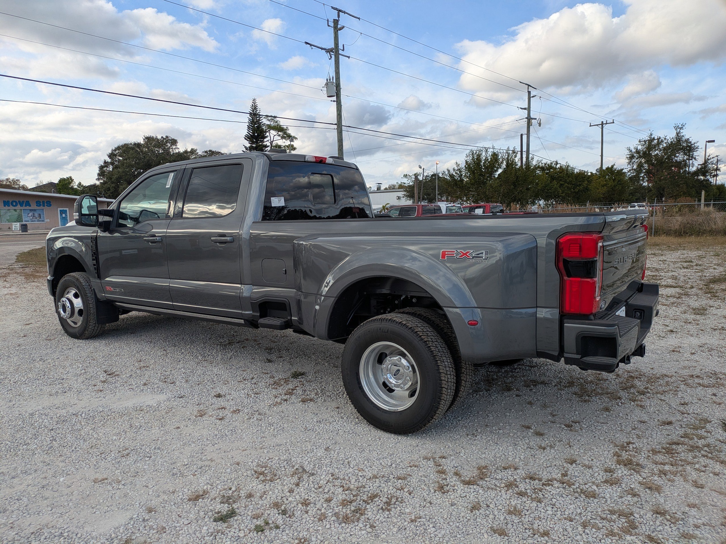2026 Ford F-350 Super Duty Platinum - Photo 6