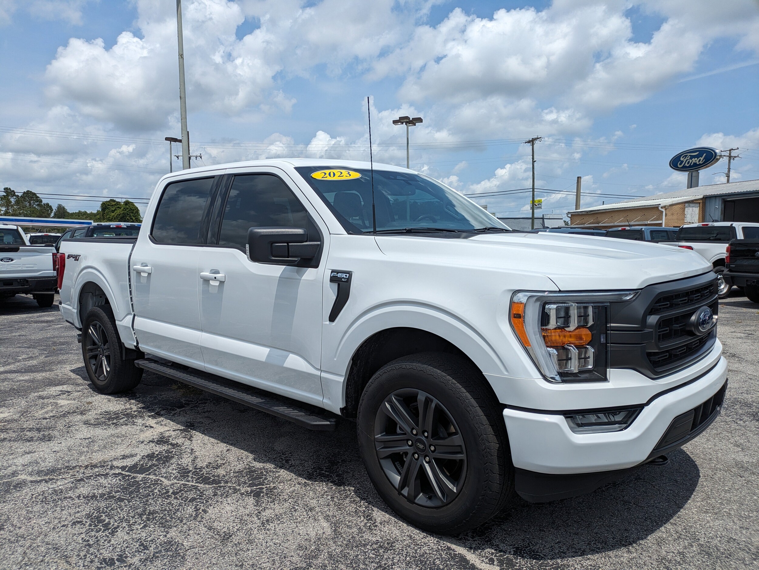 2023 Ford F-150 XLT photo 2