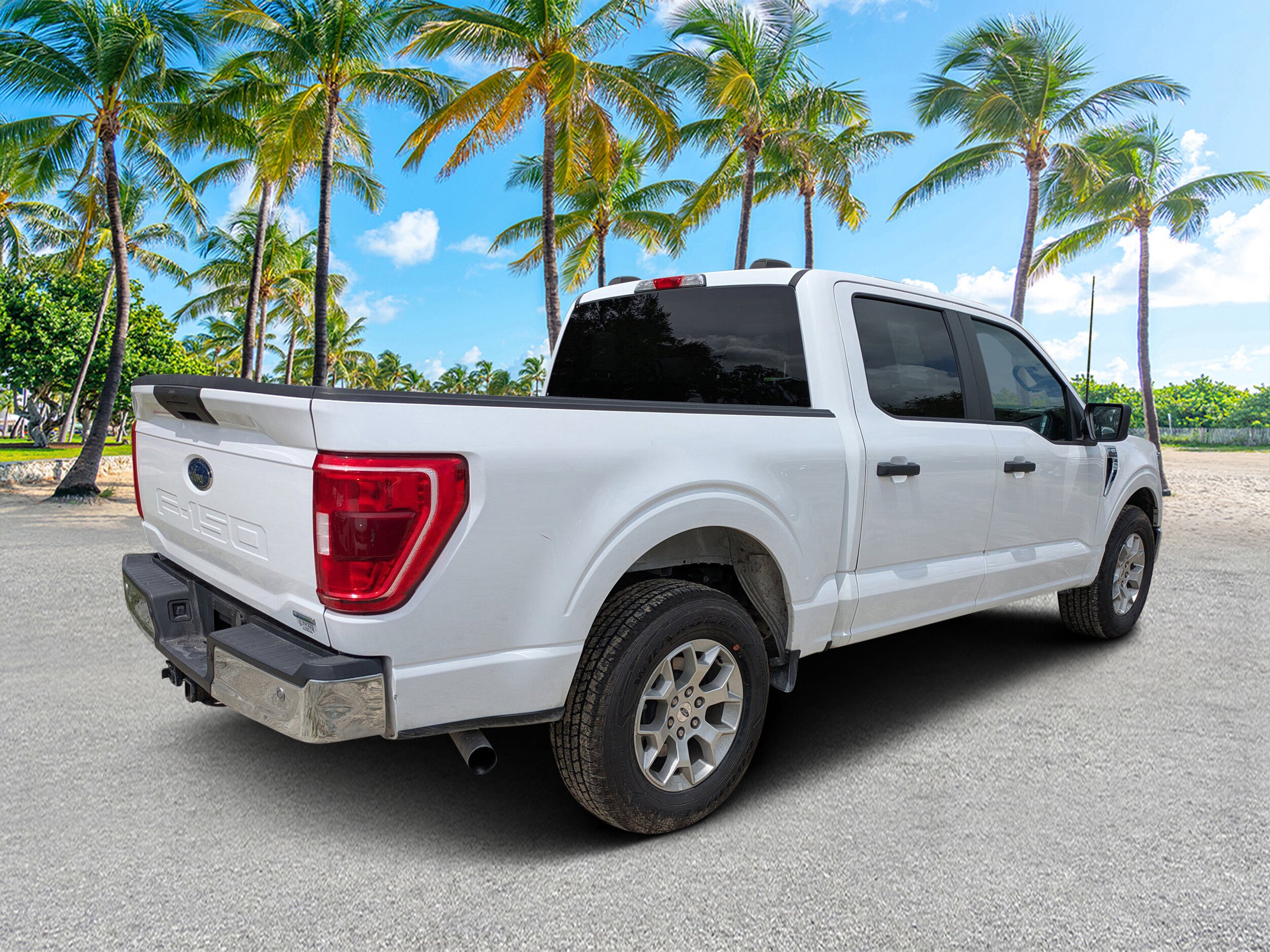 2023 Ford F-150 XLT photo 2