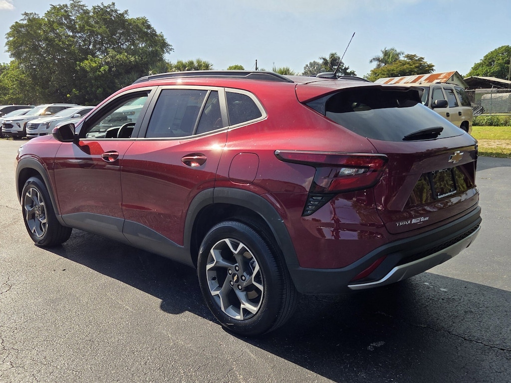 Used 2025 Chevrolet Trax LT FWD LT