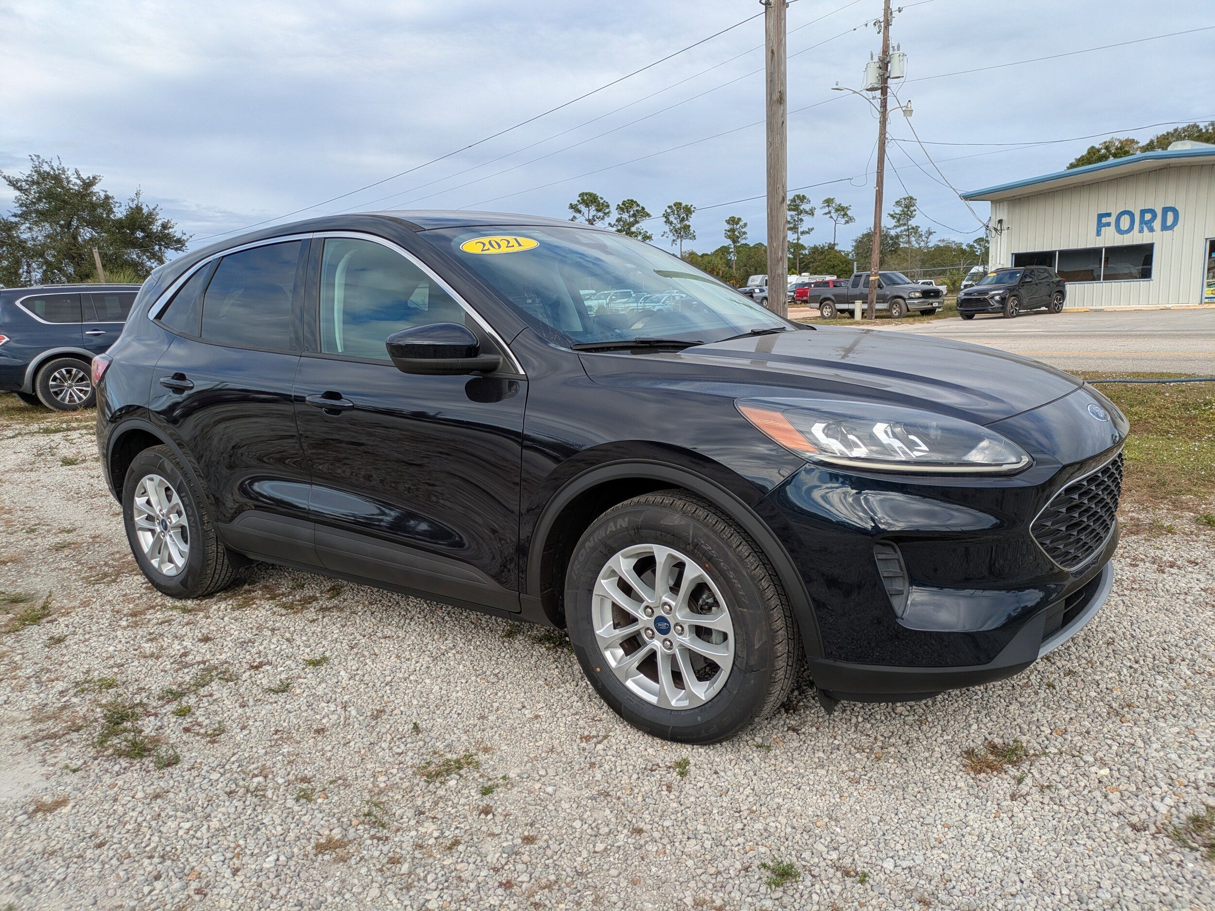 2021 Ford Escape SE photo 2