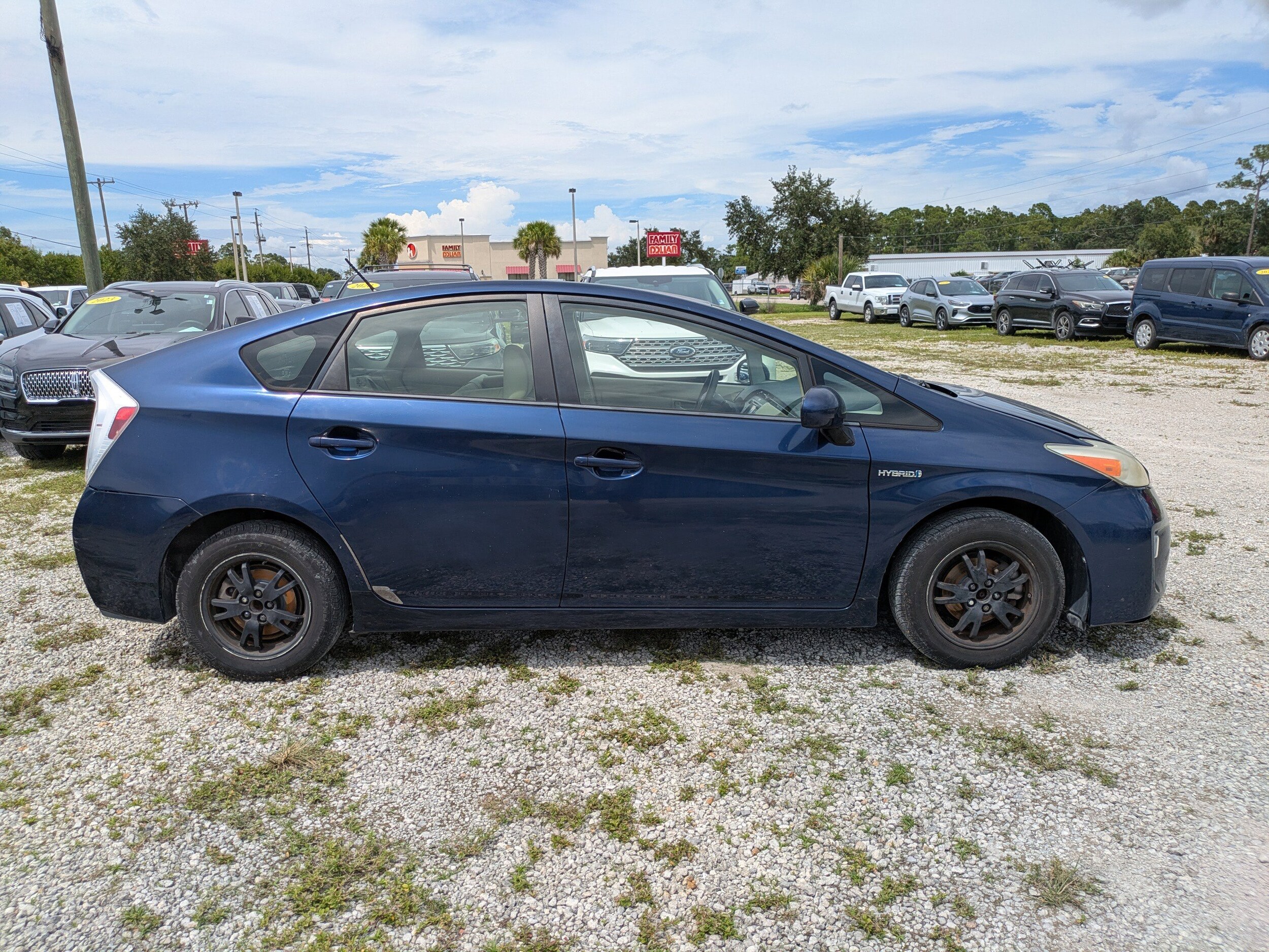 2013 Toyota Prius Three photo 2