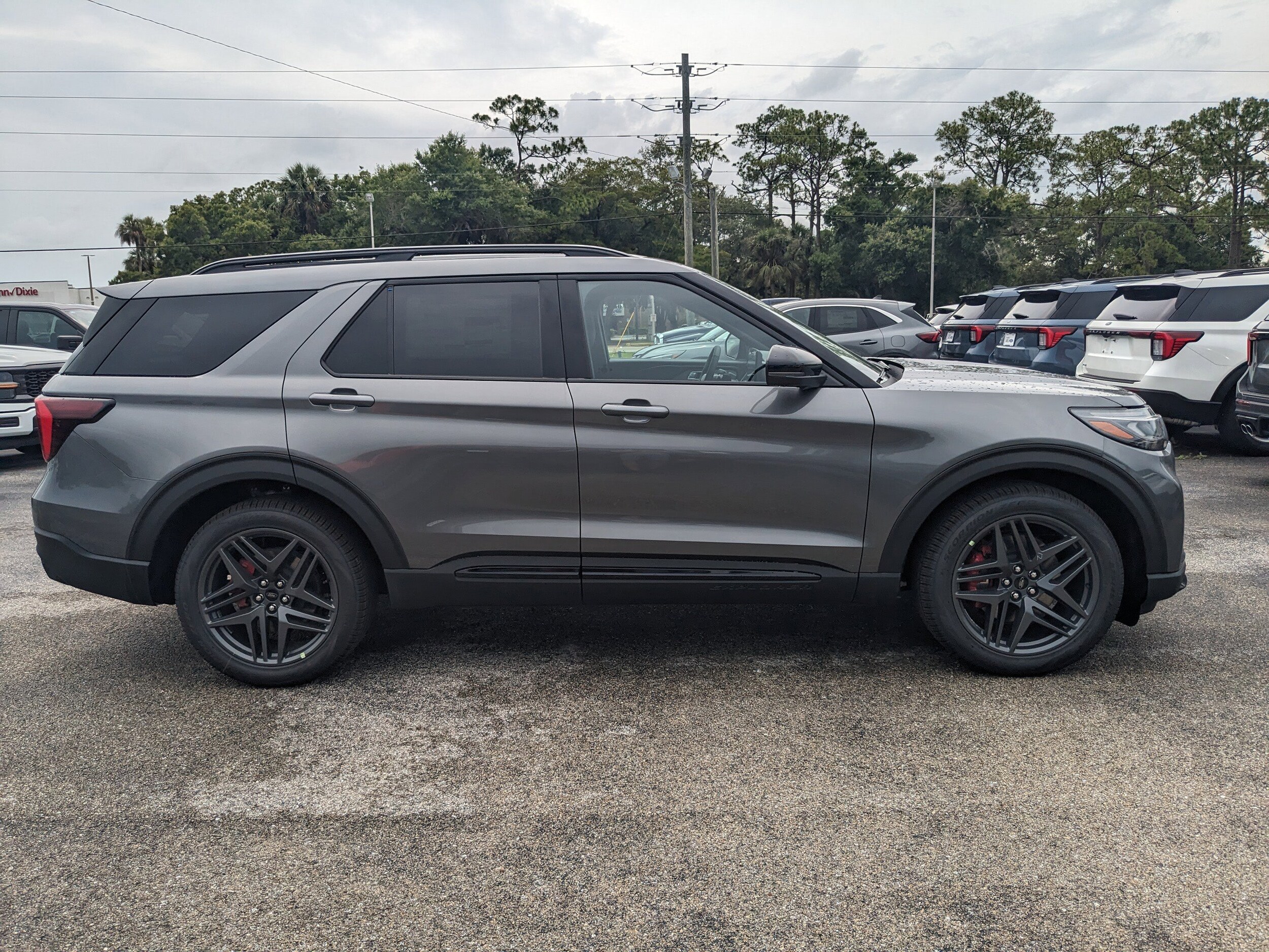 2025 Ford Explorer ST photo 2