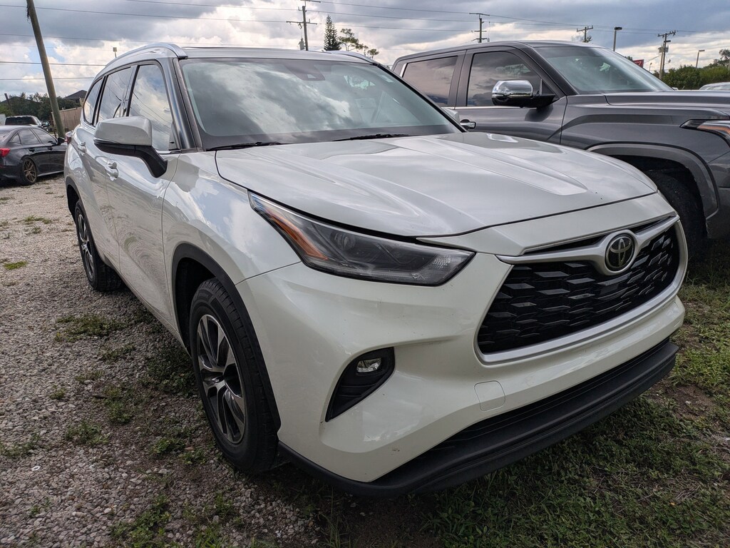Used 2021 Toyota Highlander XLE XLE FWD
