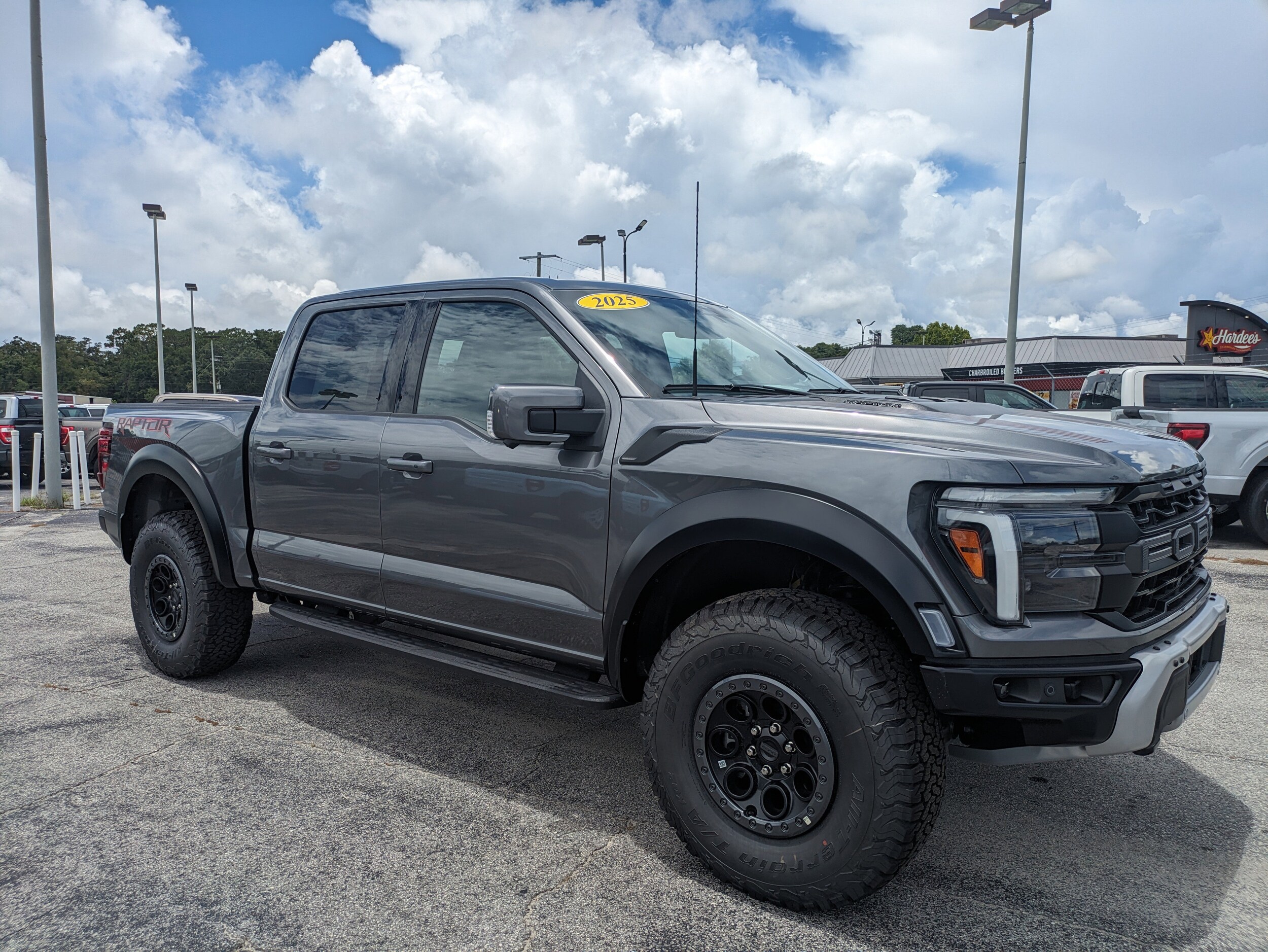 2025 Ford F-150 Raptor photo 2