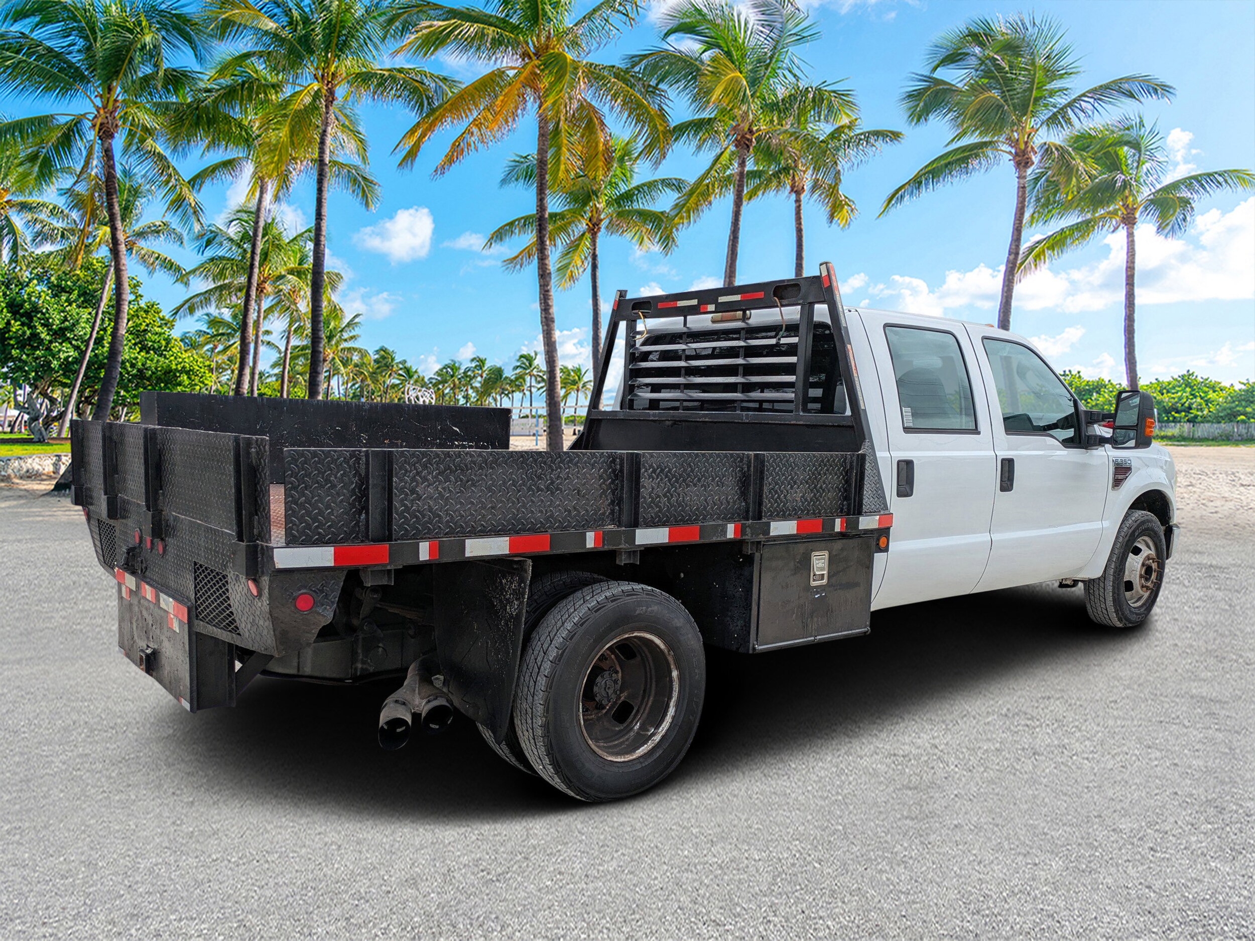 2009 Ford F-350 XL photo 2