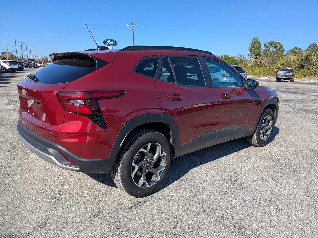 Used 2025 Chevrolet Trax LT FWD LT